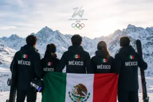 Una ilustración de atletas mexicanos frente a montañas cubiertas de nieve, preparándose para los Juegos Olímpicos de Invierno Milano-Cortina 2026.