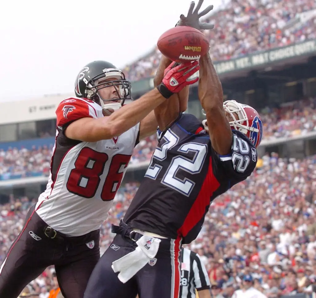 Jugador de los Atlanta Falcons en acción – Fantasy Deportes Tribuna Central