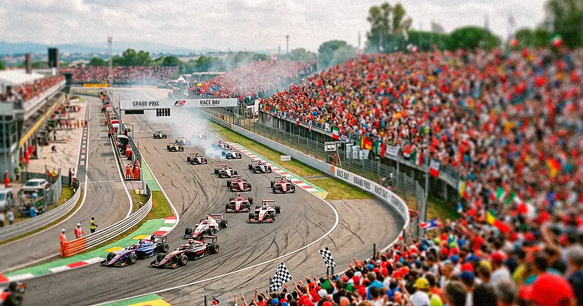 Aficionados en gradas viven el ambiente de un Gran Premio de F1