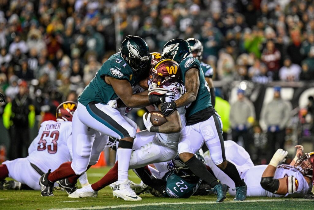 Jugada entre Washington Commanders y Philadelphia Eagles