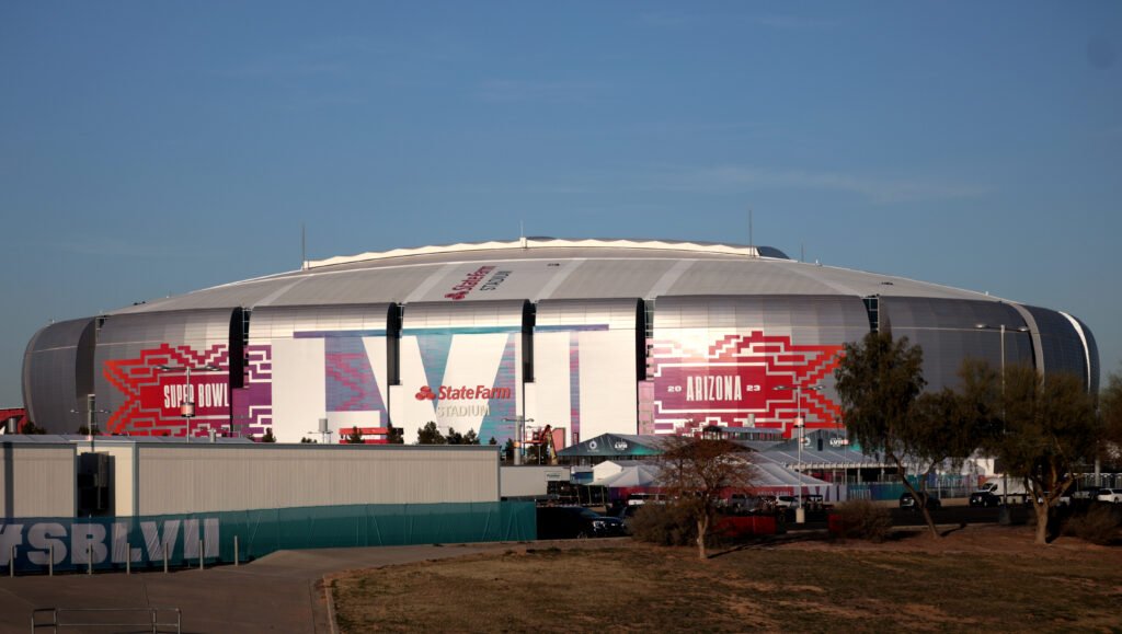 State Farm Stadium vestido para el Super Bowl LVII en Arizona