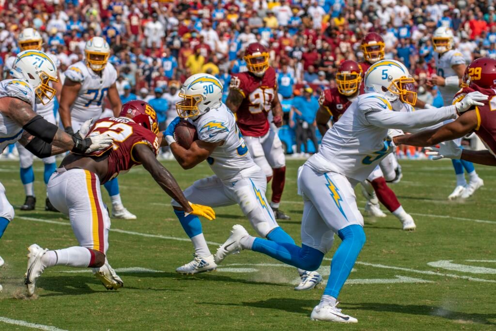 Jugada de Los Angeles Chargers contra Washington en un partido de la NFL